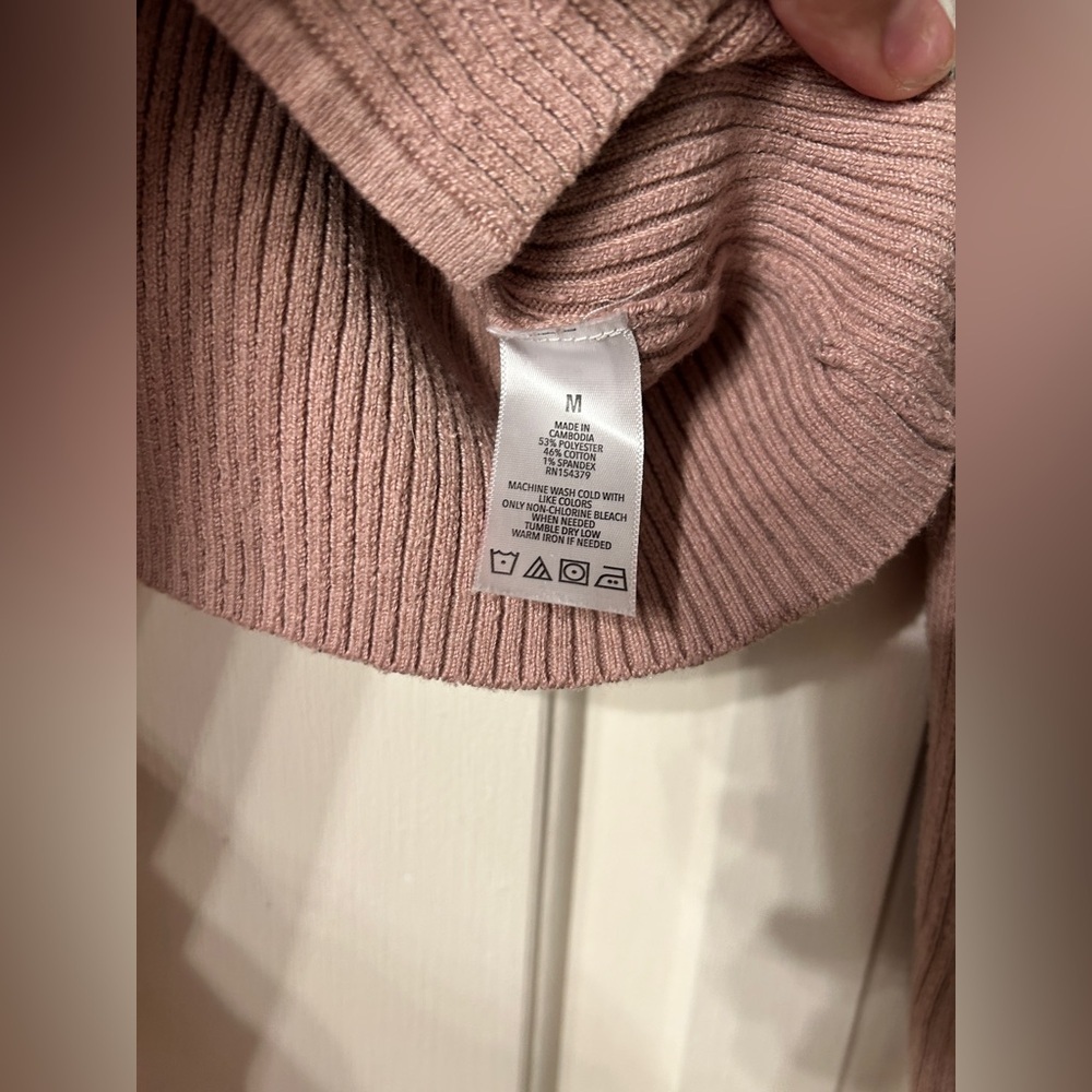 Aeropostale Ribbed Keyhole Cropped Flyaway Sweater; Beige; size M - Picture 3 of 5